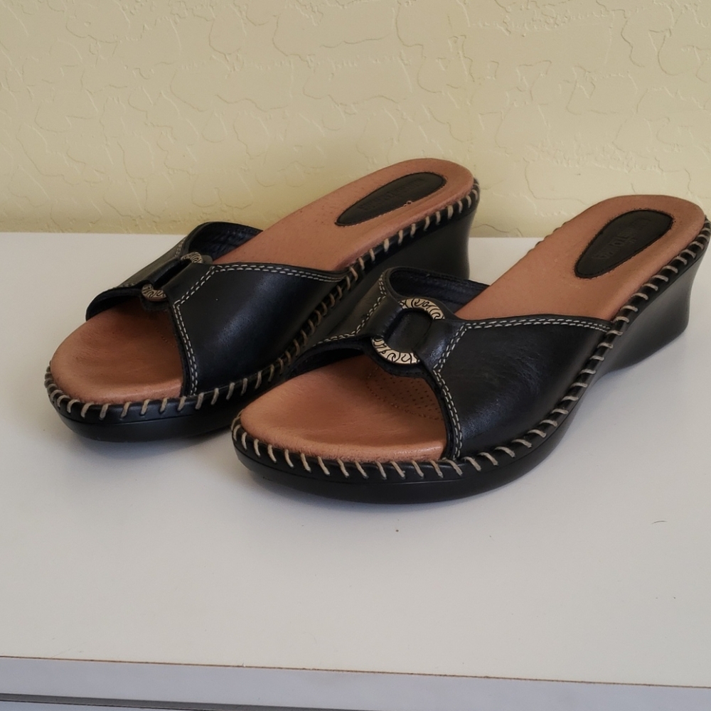 Minnetonka Leather Sandals Size 7